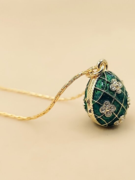 Jewelry - 💚Vintage Emerald Enamel Egg Pendant Necklace